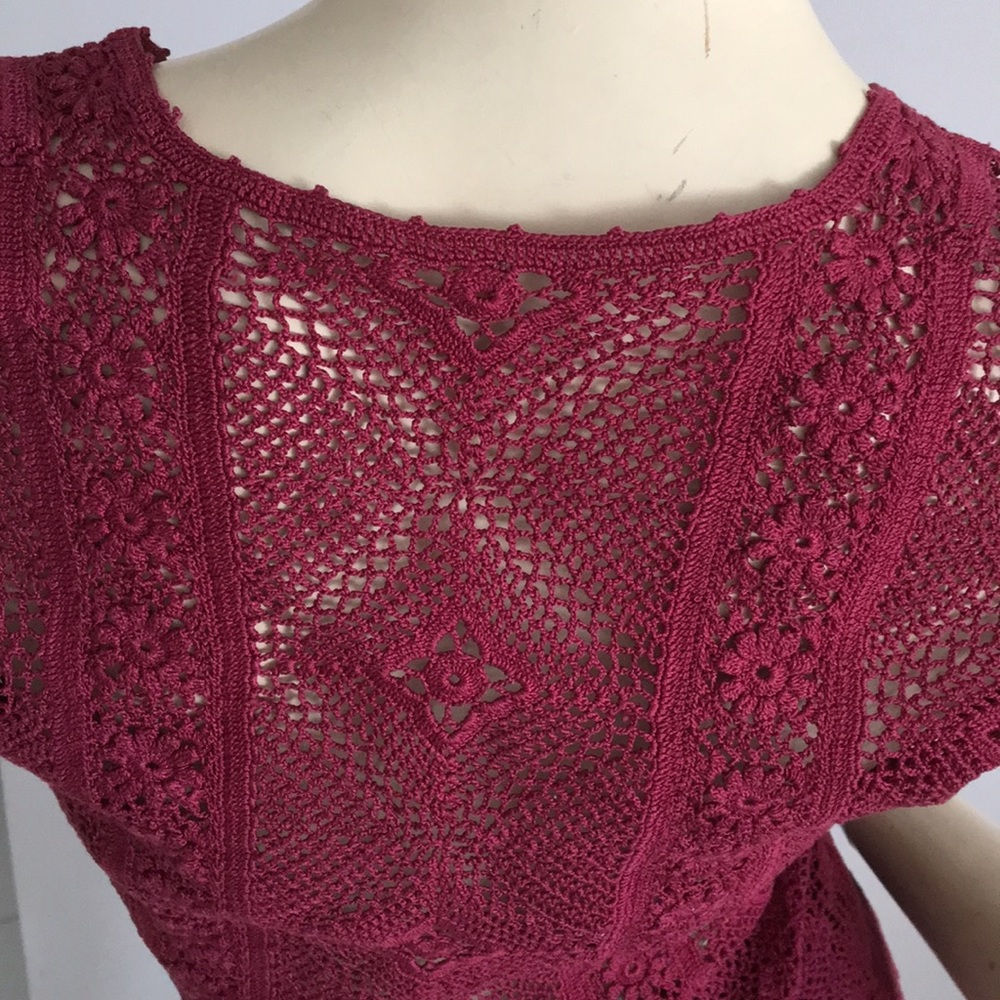Vintage Crochet short sleeved top with flowers - Picture 6 of 7
